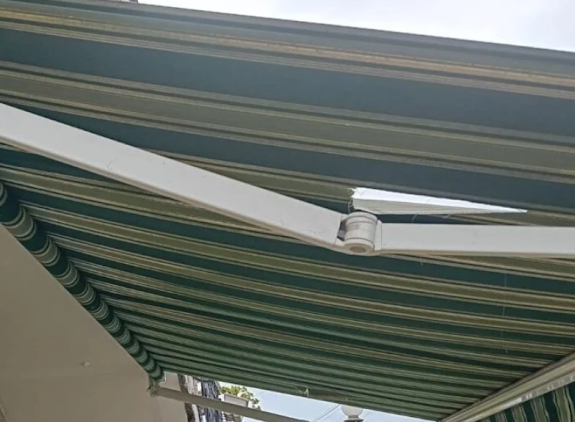 Brazo de toldo dañado